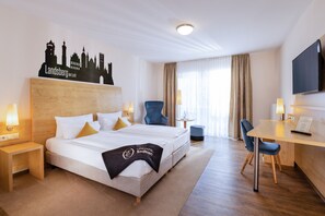 Ropa de cama hipoalergénica, caja fuerte, escritorio