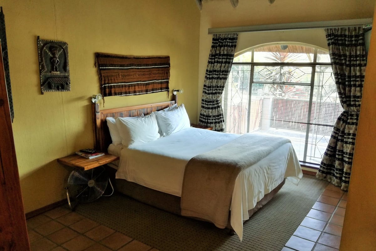 Camera Standard, 1 camera da letto (Queen & single or 3/4) | Minibar, una scrivania, Wi-Fi (a pagamento)