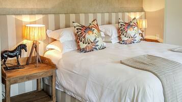 Deluxe Room | 1 bedroom, premium bedding, minibar, in-room safe