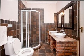 Shower, towels - Red Stone Hills (Oudtshoorn)