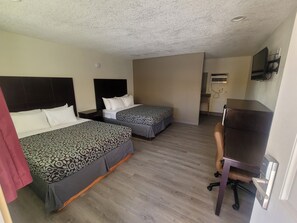 Individually decorated, individually furnished, desk, blackout drapes - Econo Lodge Las Vegas NM (Las Vegas)