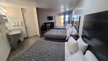 Room, Multiple Beds, Non Smoking (Efficiency)