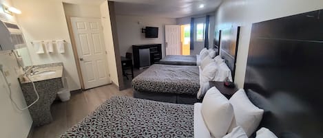 Rom, flere senger, ikke-røyk (Efficiency) | Individuelt dekorert, individuelt innredet og skrivebord