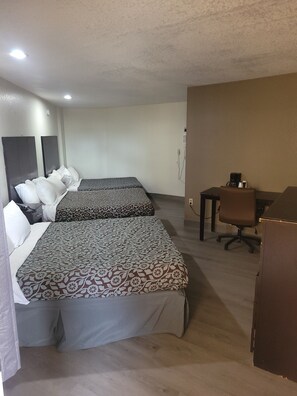 Room, Multiple Beds, Non Smoking (Efficiency) | Individually decorated, individually furnished, desk, blackout drapes - Econo Lodge Las Vegas NM (Las Vegas)