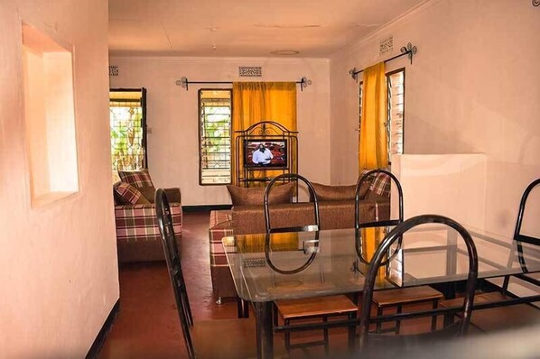 Desayuno continental gratuito y diario