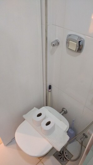 Traditional Apartment | Bathroom - Ipanema Studio - RVP585-403 (Rio de Janeiro)