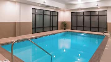 Indoor pool, sun loungers