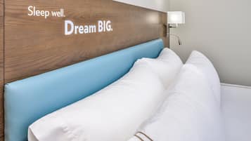 Escritorio y espacio para trabajar con laptop