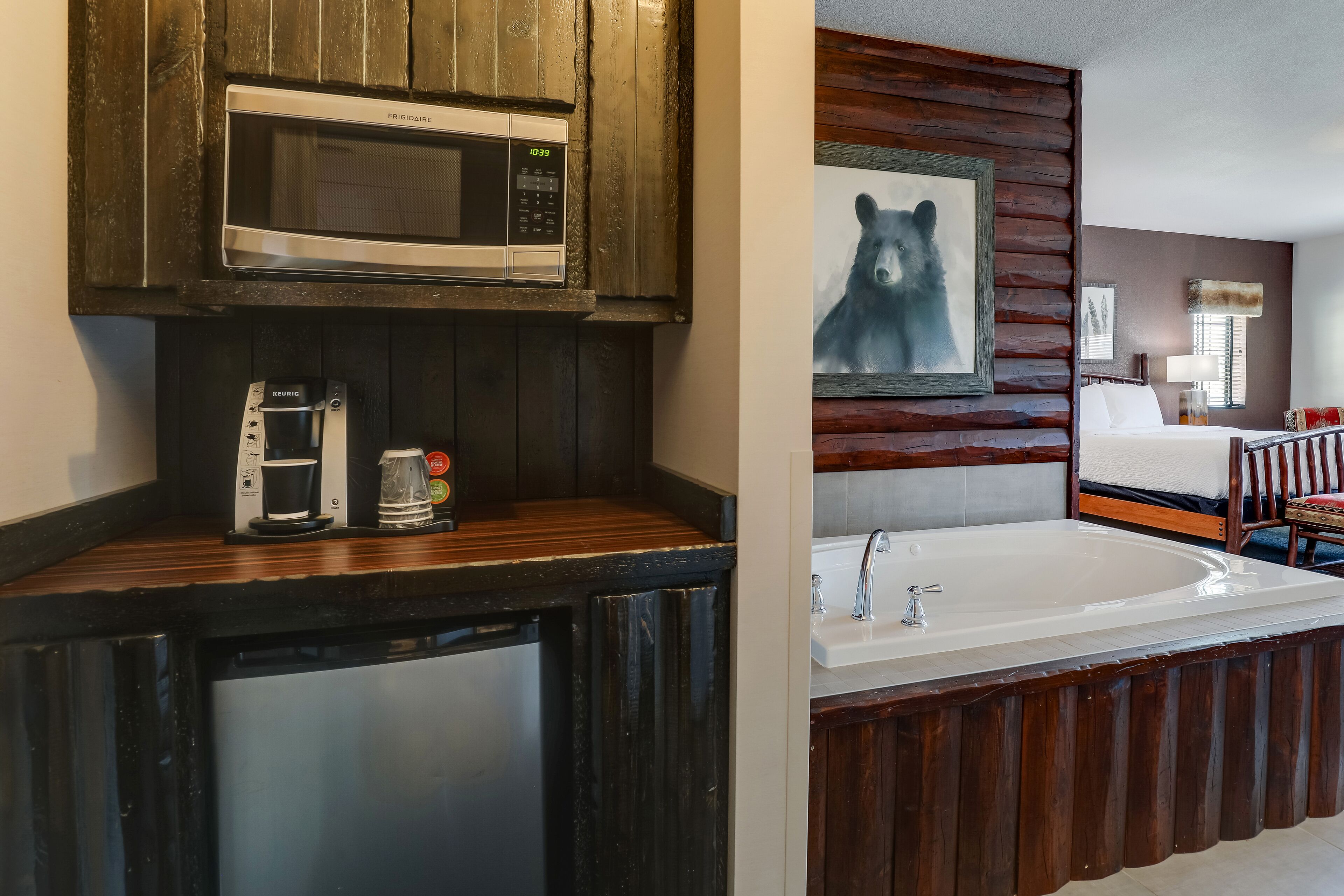 expanded king with whirlpool | down duvets, desk, iron/ironing board, free wifi