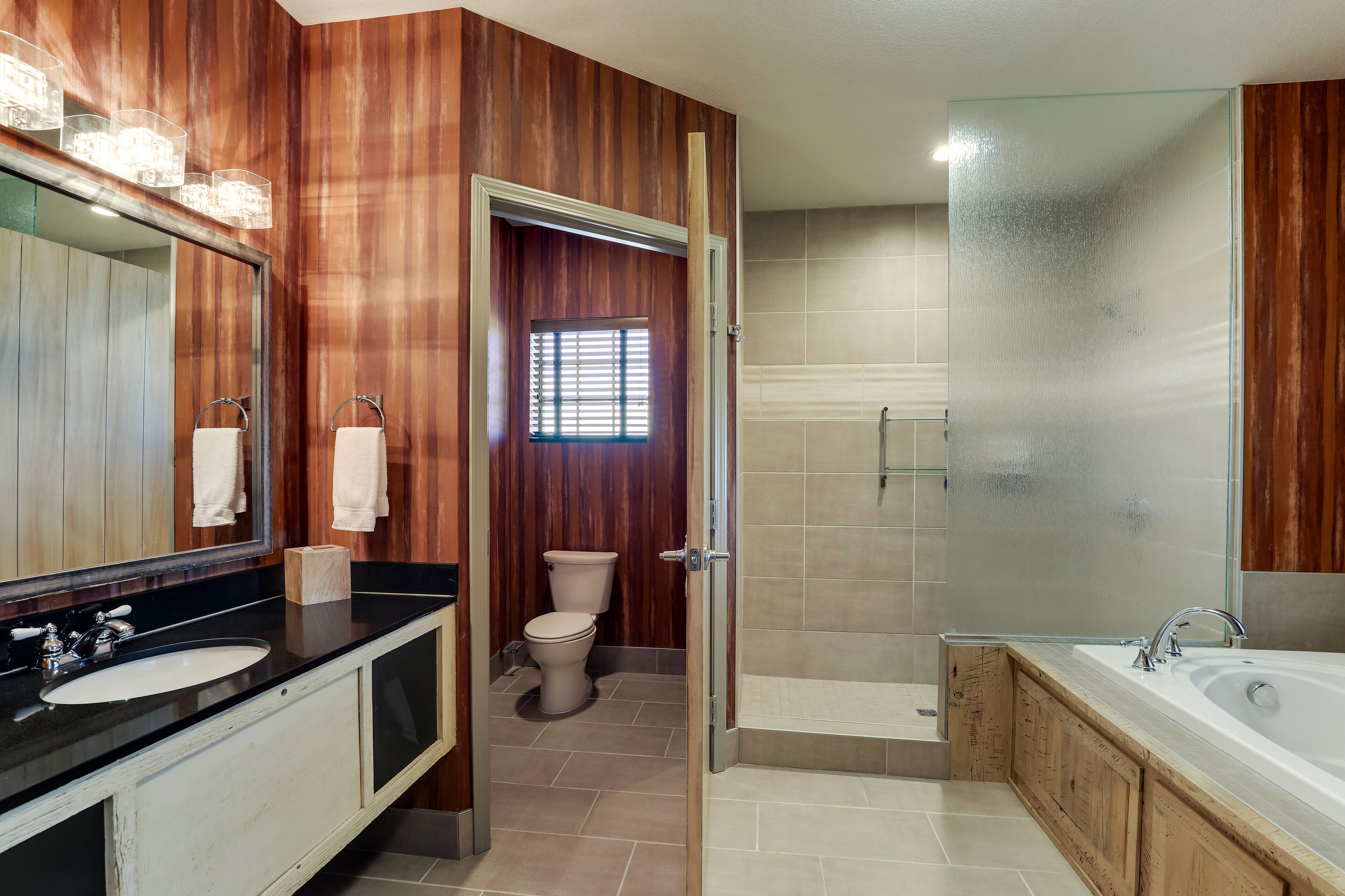 cosmo suite | bathroom | free toiletries, hair dryer, towels