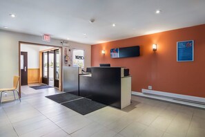 Reception - Motel 6 Sudbury, ON (Sudbury)