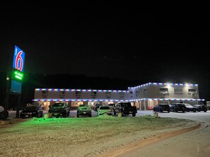 Exterior - Motel 6 Sudbury, ON (Sudbury)