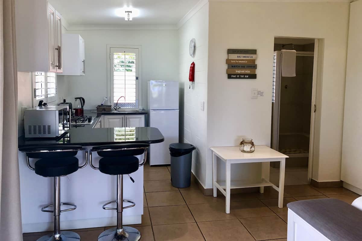 Chaumière Confort, 1 chambre, vue sur le jardin | Cuisine privée | Cafetière-théière, réfrigérateur grande capacité avec congélateur
