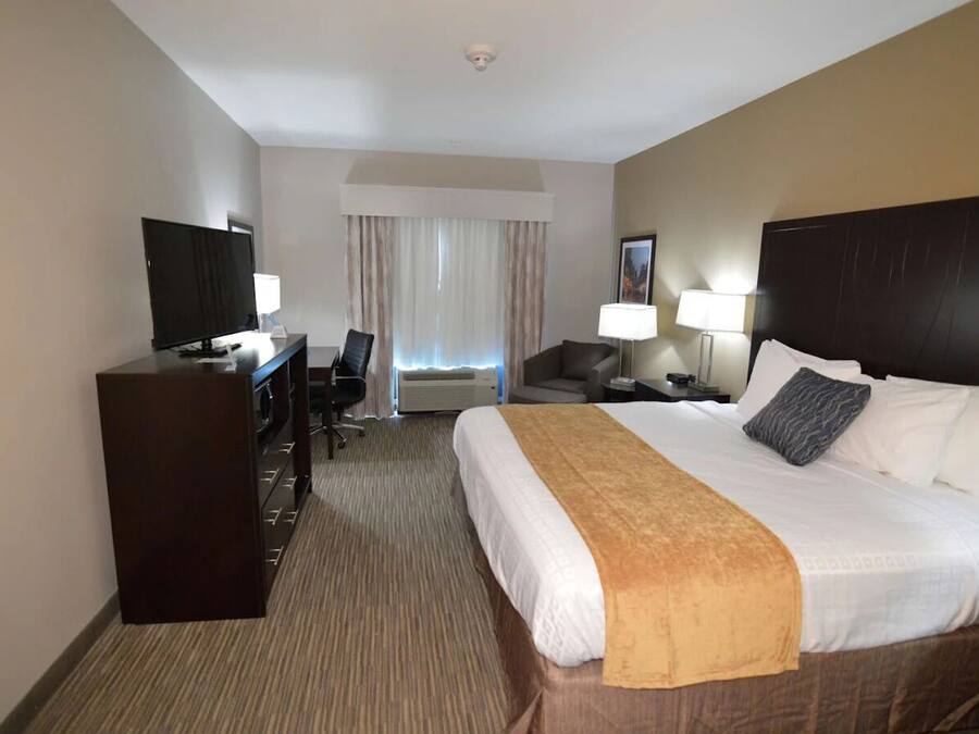 Desk, free WiFi, bed sheets