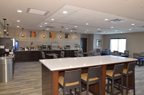 Free daily full breakfast  - False River Hotel  (New Roads)