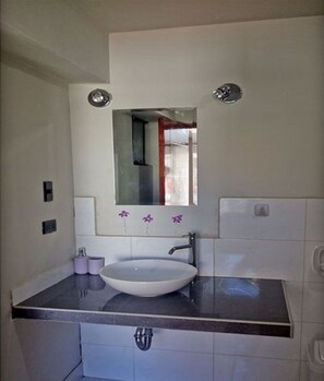 Free toiletries, hair dryer, towels - Kintu Apart Hotel (Cusco)