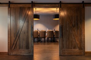 Restaurant - The Malcolm Hotel (Canmore)