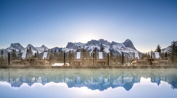 Outdoor pool, a heated pool, open 8:00 AM to 10:00 PM, sun loungers