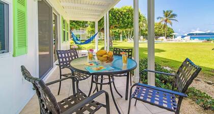 Oceanfront 2 BR & Pool - Cocoplum #3 on 7 Mile Beach