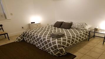 2 bedrooms, desk, iron/ironing board, travel crib