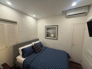 1 bedroom, iron/ironing board, free WiFi, bed sheets - Walking distance to Old SJ, Cruise Ports & Beaches - WIFI - Queen size bed - (San Juan)