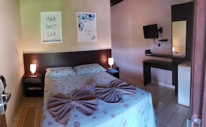 Habitación doble de uso individual | Minibar, wifi gratis y ropa de cama 