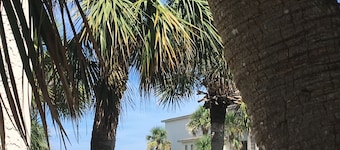 Mejor condominio con vista a la playa 2 pisos 2br 1. 5ba vistas del océano, la piscina y el intercostero.