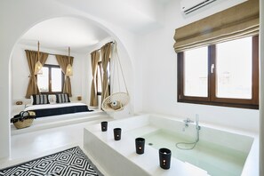3 bedrooms, in-room safe, iron/ironing board, free WiFi