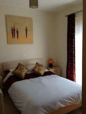 2 chambres, fer et planche à repasser, Wi-Fi gratuit, draps fournis