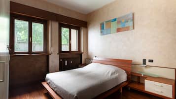 2 Schlafzimmer, Schreibtisch, Bügeleisen/Bügelbrett, kostenloses WLAN