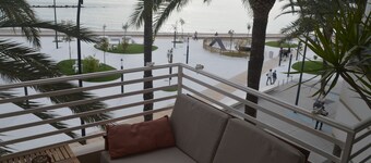 Central house in Altea on the seafront, with wifi and air conditioning.
