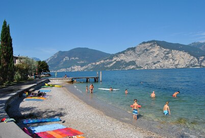 Romantic apartment wonderful lake view SUPER PRICE PASCUA parking space.