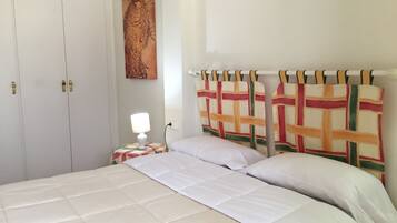 3 chambres, bureau, fer et planche à repasser, Wi-Fi gratuit