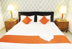 Free WiFi, bed sheets - Pegasus Hotel (Singapore)