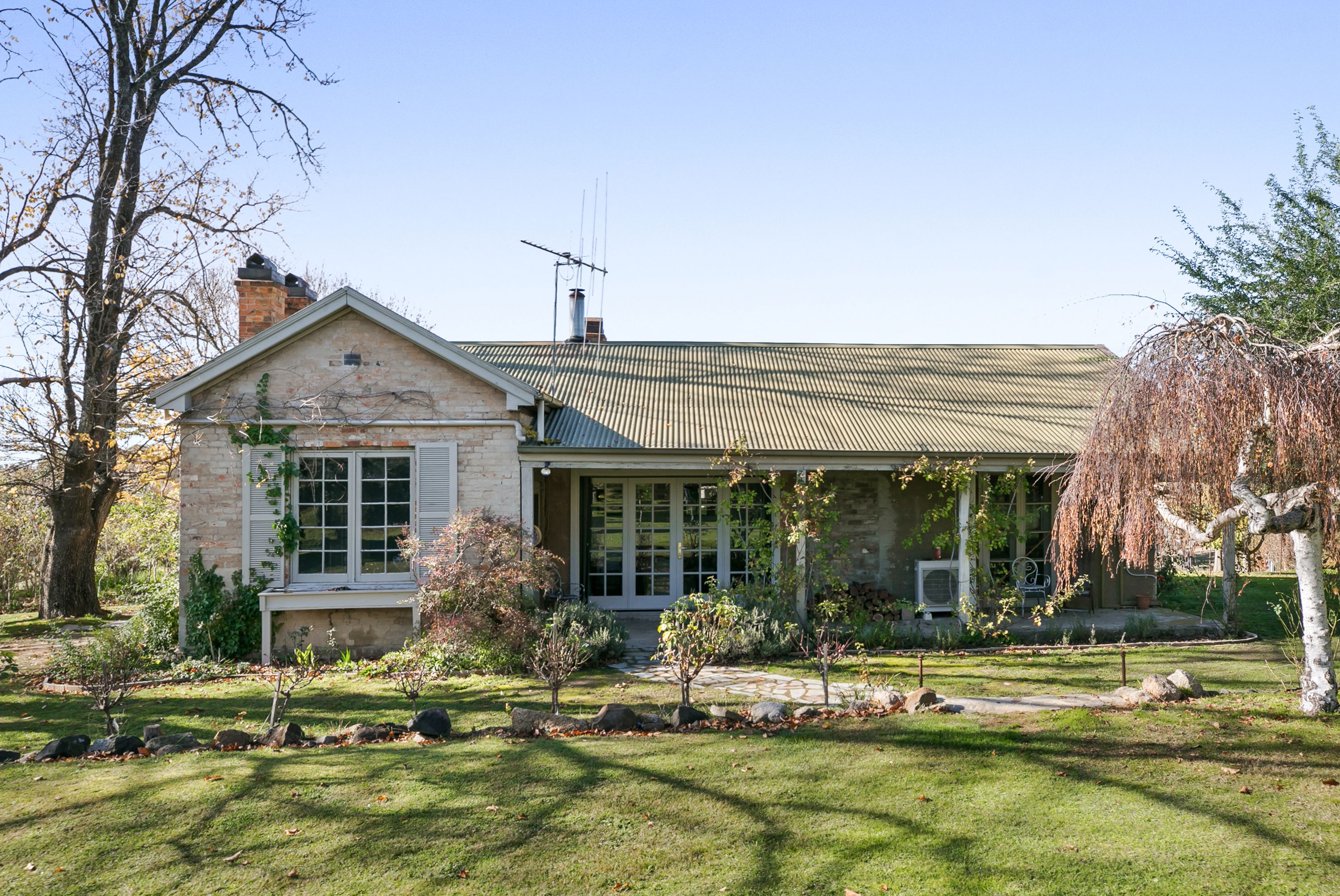 Wisteria Cottage | Iron/ironing board, free WiFi, bed sheets