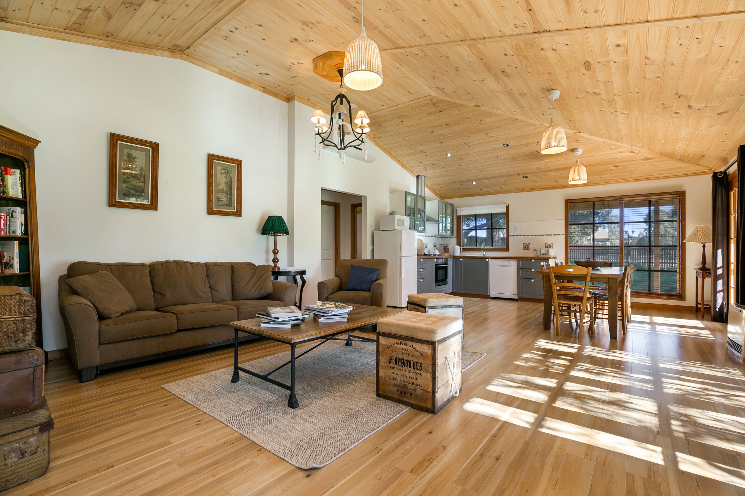 Lawn Cottage | Iron/ironing board, free WiFi, bed sheets