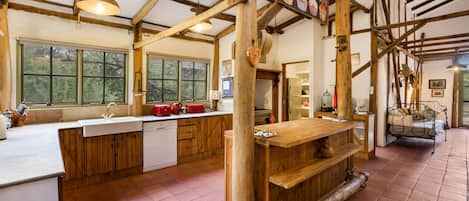 Familien-Ferienhaus, 3 Schlafzimmer, Küche, Gartenblick | Gemeinschaftsküche | Großer Kühlschrank, Mikrowelle, Ofen, Herdplatte