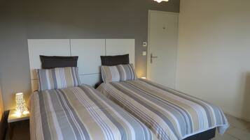 2 slaapkamers, een strijkplank/strijkijzer, gratis wifi, beddengoed