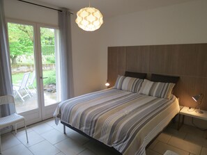 2 quartos, ferros/tábuas de passar roupa, Wi-Fi de cortesia