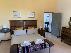 2 bedrooms, desk, iron/ironing board, travel cot