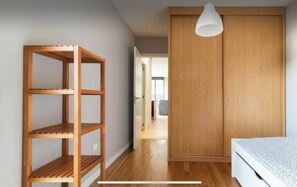 2 dormitorios, tabla de planchar con plancha, wifi gratis y ropa de cama