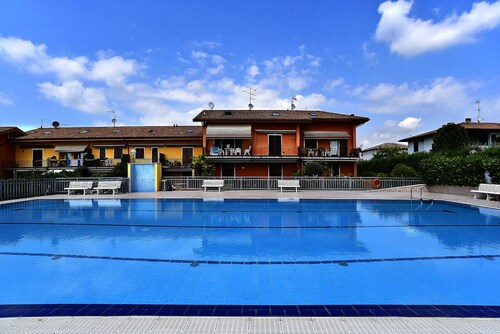 bel appartement super meublé jardin privé grande piscine tennis.<br>