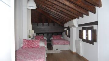 5 slaapkamers, een strijkplank/strijkijzer, reisbedje, gratis wifi