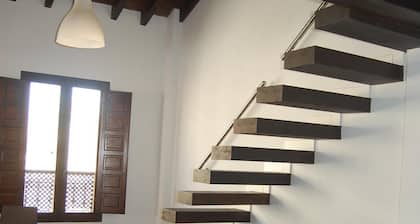 Viehättävä kattohuoneisto Granadan historiallisessa keskustassa