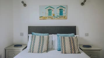4 Schlafzimmer, Schreibtisch, Bügeleisen/Bügelbrett, Reisekinderbett