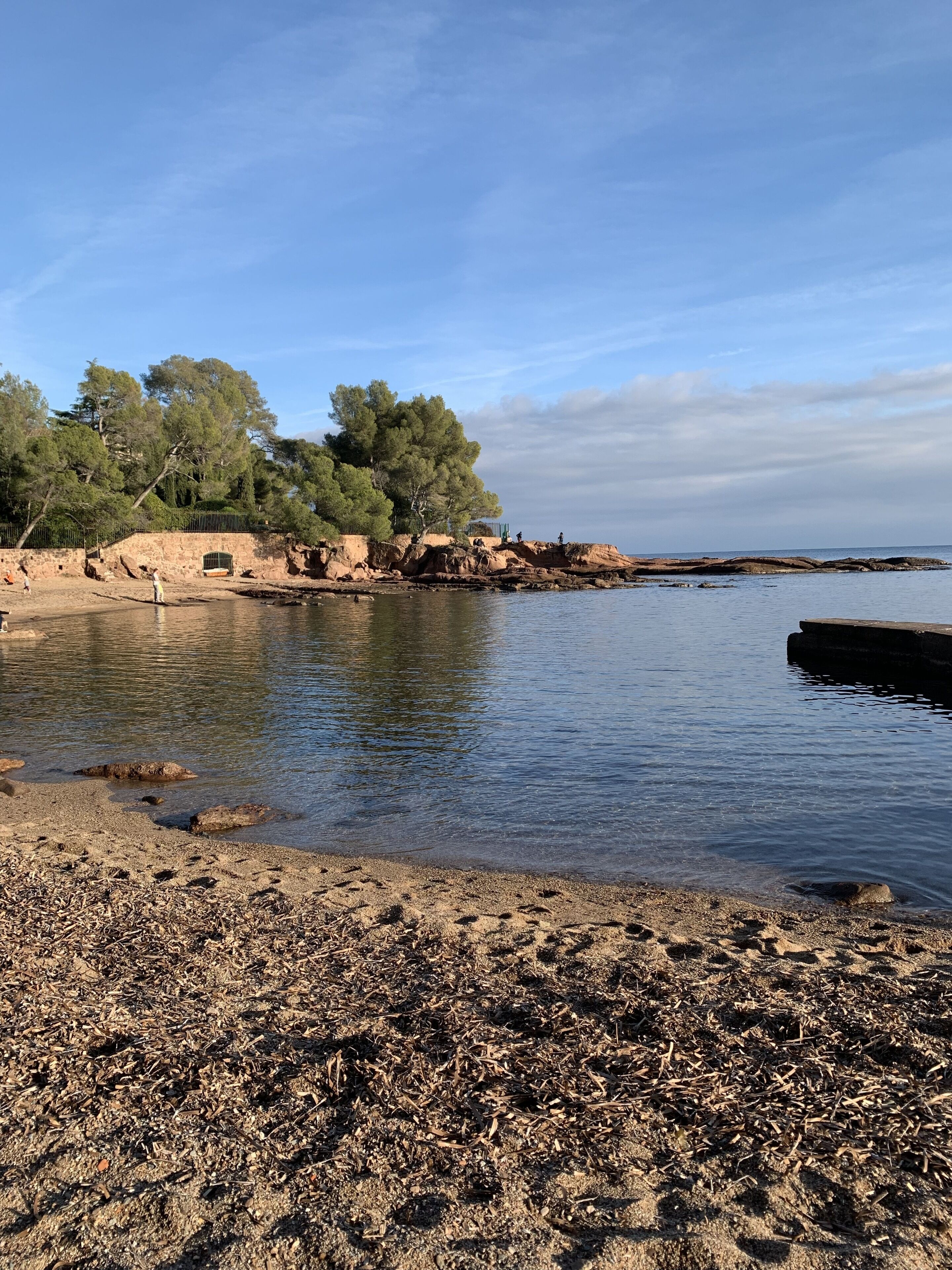 Sulla spiaggia, lettini da mare