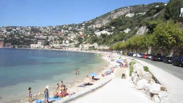 Una spiaggia nelle vicinanze