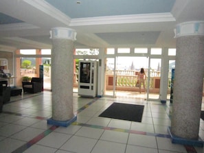 Property grounds - Residence of the Guardian Angel, Beachfront apartment, Villefranche / Mer (Villefranche-sur-Mer)