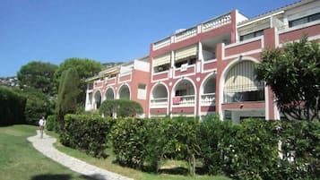 Esterni