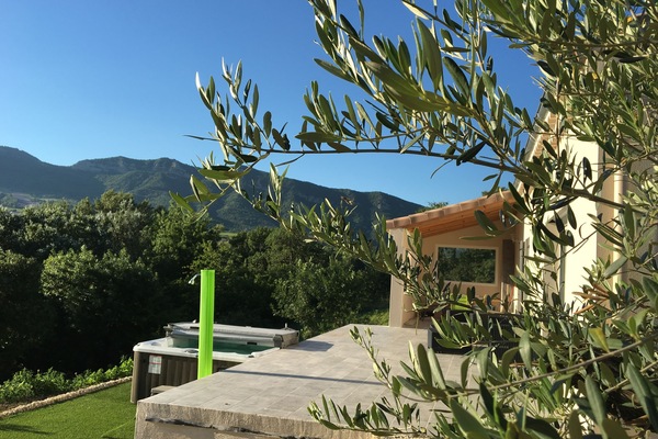 Tina de hidromasaje al aire libre